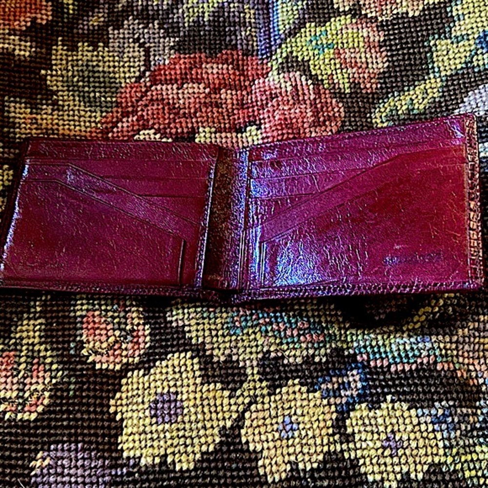 Raspberry/wine lizard wallet - Picture 2 of 8